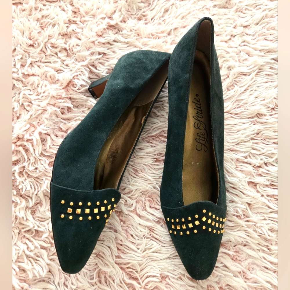 🐊VTG 80s studded kitten heel pumps